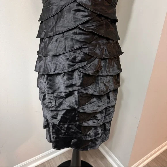 London Times Black Sleeveless Ruffled Dress in Size 10 - Picture 3 of 6